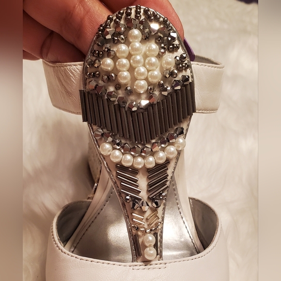 WHBM "Baroness" Embellished White Leather Wedge Slip On Sandal Heel Size 10 - Picture 5 of 8